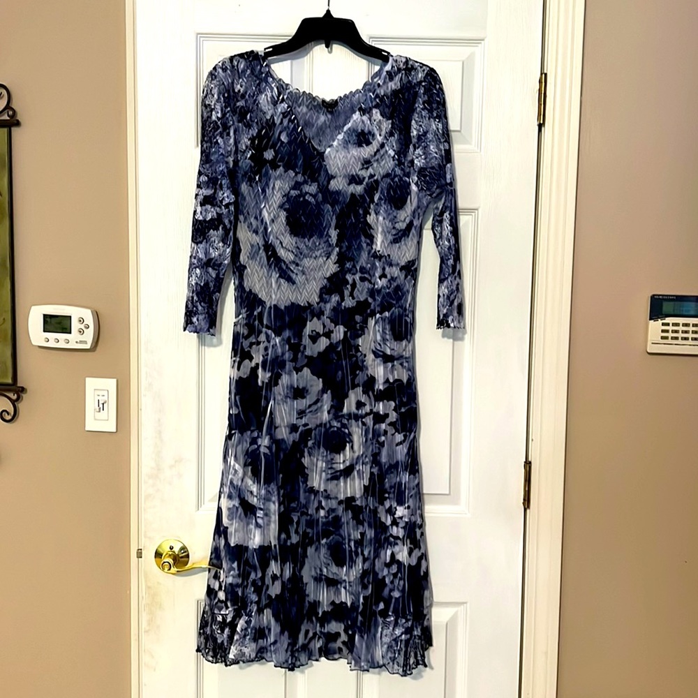 Komarov size X/L blue and white dress